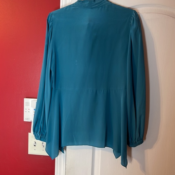 ❌❌❌SOLD❌❌❌BCBG MAXAZRIA BLOUSE - Picture 7 of 9